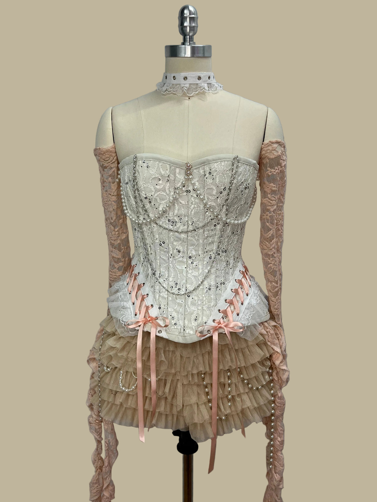 RENTAL: MARIE ANTOINETTE (2/4) - COUTURE COLLECTION