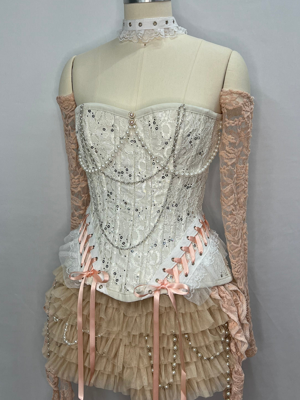 RENTAL: MARIE ANTOINETTE (2/4) - COUTURE COLLECTION