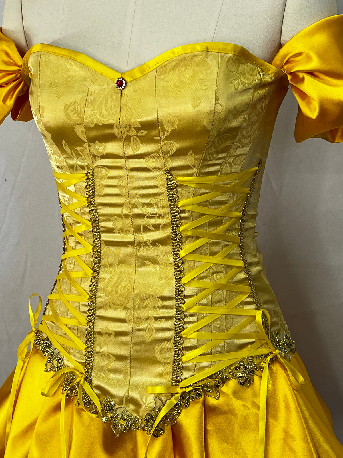 RENTAL: BELLE (2/4) - COUTURE COLLECTION